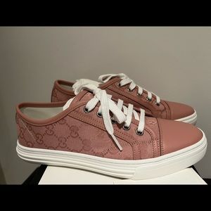 Gucci pink shoes
